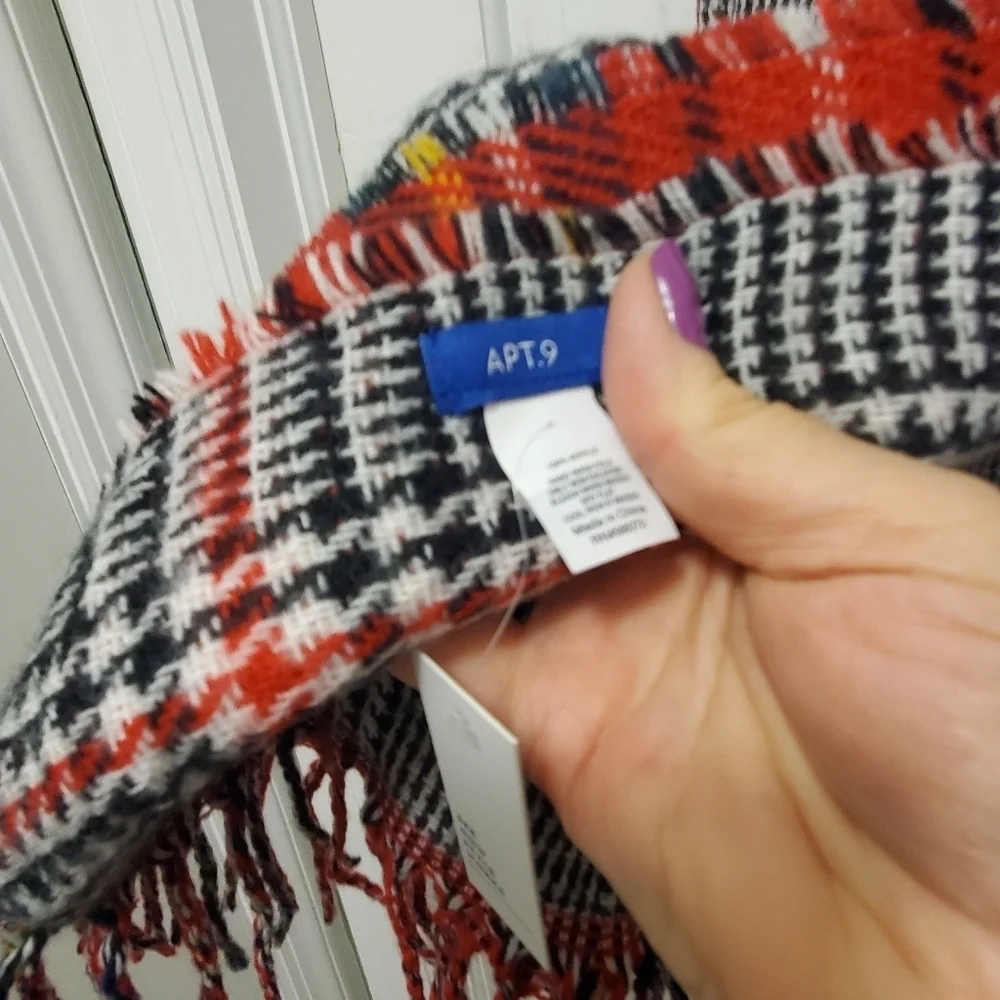 NWT Apt. 9 Reversible Large Wrap/Scarf TARTEN Plaid, Colorful, Warm